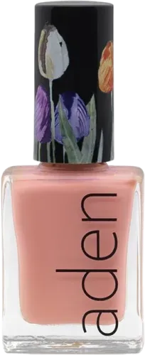 La Sofia Nail Polish